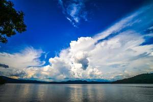 vackra landskapsscener vid sjön Jocassee South Carolina foto