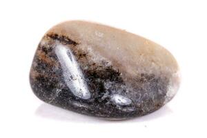 makro mineral sten jaspis på en vit bakgrund foto
