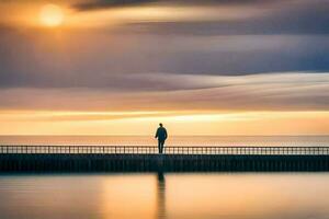 en man stående på en pir ser på de Sol. ai-genererad foto