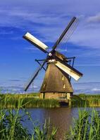 väderkvarn i kinderdijk, holland, nederländerna foto