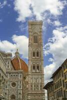 katedral av santa maria del fiore och giotto's klocka torn i Florens, Italien foto