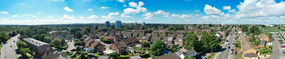 antenn bred vinkel panorama- se av norr luton stad bostads- egendom av England bra storbritannien Storbritannien. de hög vinkel antal fot var fångad med drönare kamera på augusti 15:e, 2023 foto