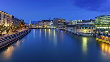 urban se med känd fontän och rhone flod, Genève, schweiz, hdr foto