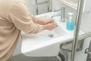 asiatisk handtvätt för att skydda coronavirus covid-19