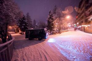 elektrisk taxi buss i de bilfri Semester montain tillflykt foto