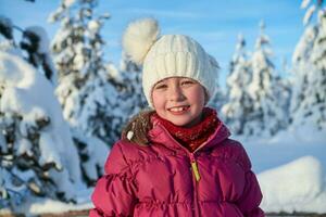 söt liten flicka på skön vinter- dag foto