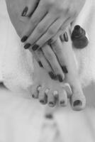 kvinna fötter och händer på spa salong foto
