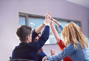 Lycklig studenter fira foto