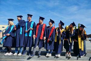 ung examinerade studenter grupp foto