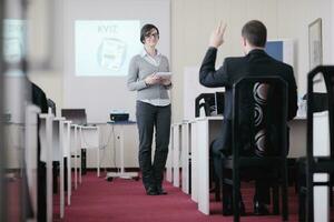 affärsmän grupp på seminarium foto