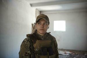 militär kvinna soldat har en ha sönder foto