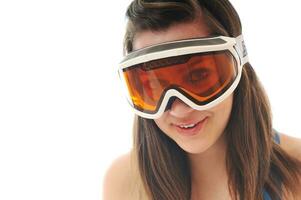 kvinna med åka skidor googlar isolerat på vit foto