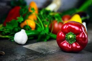 hälsosam frisk blandning av rå grönsakssammansättning foto