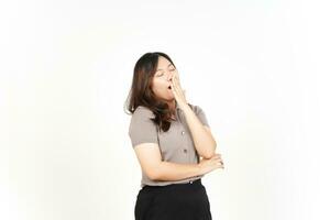 gapande gest av skön asiatisk kvinna isolerat på vit bakgrund foto