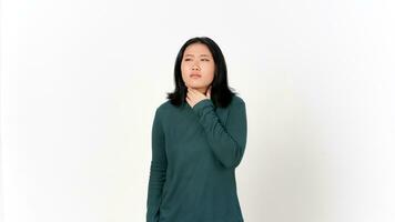 hand på nacke känsla smärta på hals av skön asiatisk kvinna isolerat på vit bakgrund foto