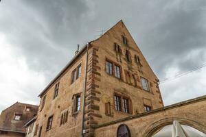 romanesque hus av de rathsamhausens på gata, Obernai, alsace, Frankrike foto