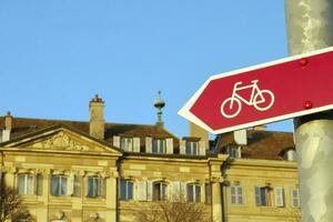 cykel vägvisare i de stad foto
