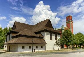 trä- artikulär kyrka i kezmarok och lutheran torn, slovakia foto