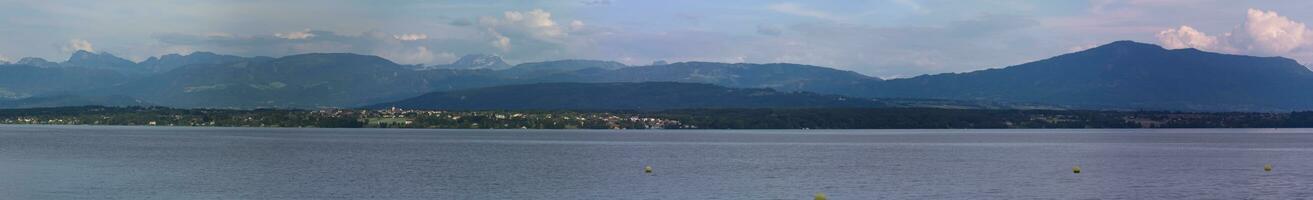 alps bergen på Genève sjö pano, schweiz foto