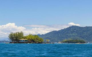 panorama över tropiska öar ilha grande angra dos reis Brasilien. foto