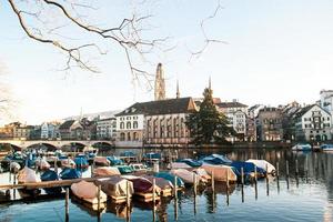 dagsvy över Zürich, Schweiz foto