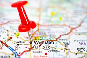 wellston, jackson county, ohio, vägkarta med rött knappnål foto
