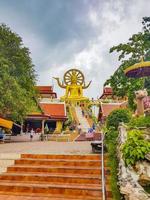 gyllene buddha -staty vid Wat Phra Yai -templet, Koh Samui, Thailand, 2018 foto