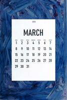 Mars 2020 enkel kalender på trendig klassisk blå Färg foto