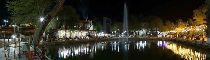 panorama- se av lyabi-khauz ensemble, bukhara foto