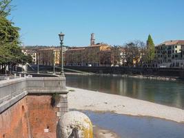 floden adige i verona foto