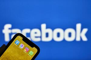 Facebook företag tillämpningar på telefon visa foto