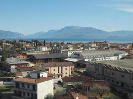 Gardasjön i Desenzano del Garda foto