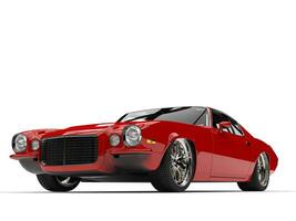 scharlakansrött röd klassisk årgång amerikan bil - låg vinkel skönhet skott foto