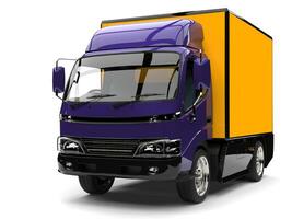 midnatt lila små låda lastbil med gul trailer foto