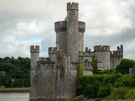 gammal celtic slott torn, Svart sten slott i irland. Svart sten observatorium fästning foto