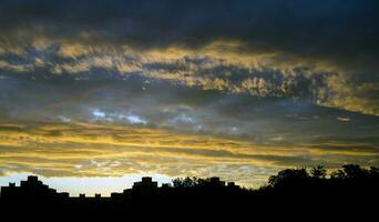 brand tycka om stormig himmel foto