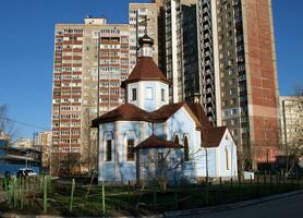 en liten ortodox kyrka foto