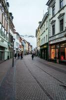 Heidelberg, Tyskland - dec 26, 2018 - spektakulär smal gammal gata med färgrik hus foto