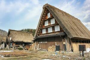 by shirakawago på japan på vinter- foto