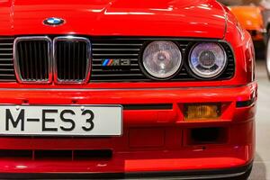 München, Tyskland - aug 27, 2019 - ljus stänga skott av bmw m3 e30 stående på de utställning i en legendary bmw museum i munich foto