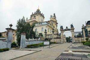 lviv, ukraina - september 10, 2022 st. georges katedral eller katedral av yuri är en barock rokoko- katedral belägen i de stad av lviv foto