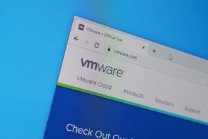 hemsida av vmware hemsida på de visa av pc, url - vmware.com. foto