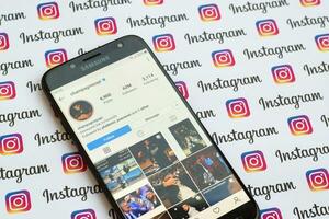 aubrey anka Graham officiell Instagram konto på smartphone skärm på papper Instagram baner. foto
