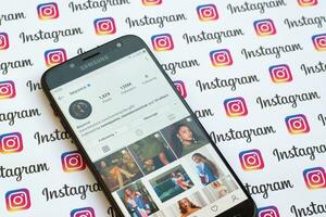 beyonce officiell Instagram konto på smartphone skärm på papper Instagram baner. foto