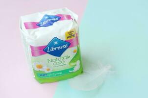 libresse vaddera packa. libresse är ett internationell varumärke av feminin hygien Produkter ägd förbi sca, en svenska massa och papper tillverkare och konsument varor företag foto