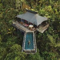 där är många skäl Varför du skall besök bali. med dess förtjusande stränder, unik kultur, utöver det vanliga naturlig skönhet, bali har varit som heter de världens favorit destination. foto