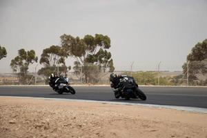 stad, land, mmm dd, åååå - motorcykeltävling på en racerbana foto