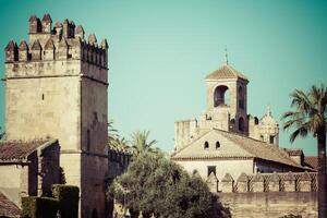 de känd alcazar med skön trädgård i Cordoba, Spanien foto