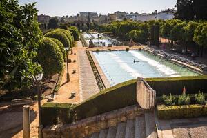 de känd alcazar med skön trädgård i Cordoba, Spanien foto