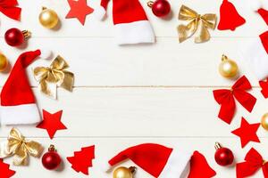 topp se av jul dekorationer och leksaker på trä- bakgrund. kopia Plats. tömma plats för din design. ny år begrepp foto